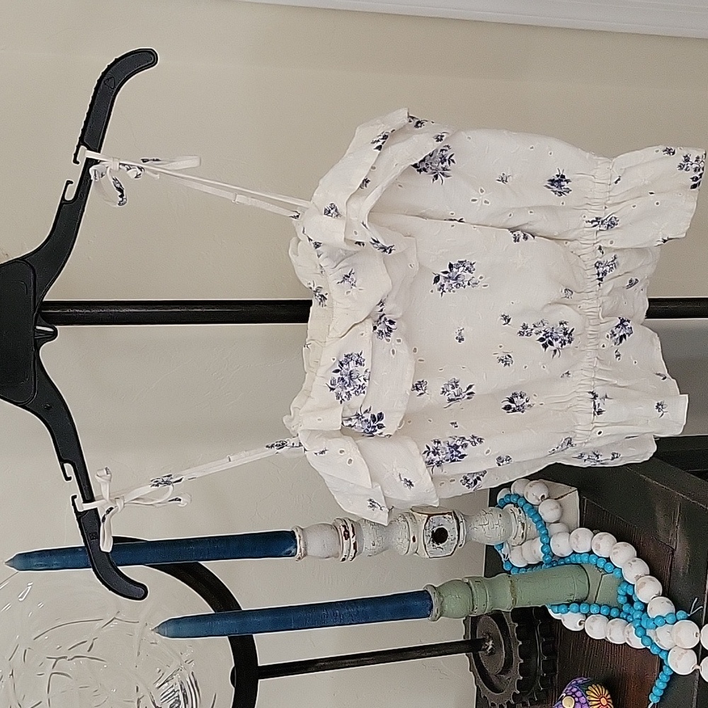 American Eagle Outfitters Linen Floral, Spaghetti Strap CropTop, Ruffle Neckline